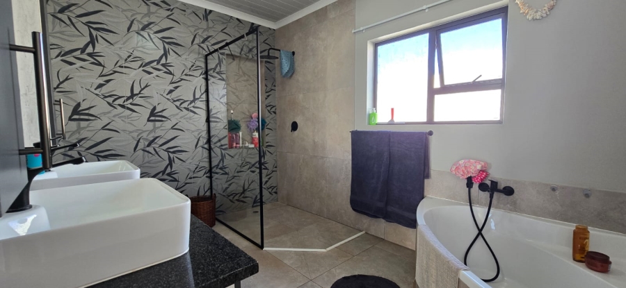 4 Bedroom Property for Sale in Flamwood North West